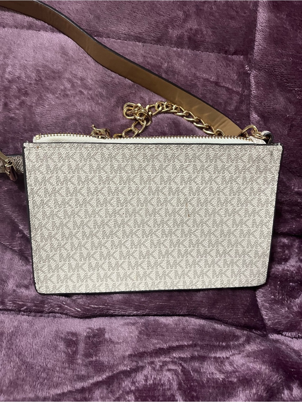 MICHAEL KORS Cream Logo-Print fanny pack with Gold Chain - Picture 2 of 7